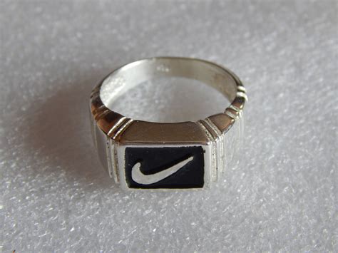 nike ring zilver